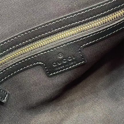 GG Emblem medium shoulder bag